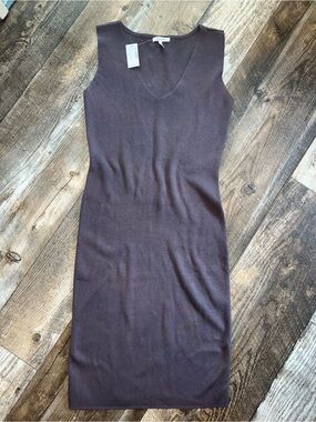 NWT Sleeveless V-Neck Ribbed Midi Dress